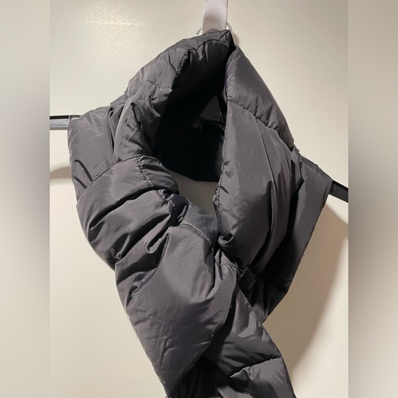 Puffer Scarf Black Quilted - Picture 2 of 4